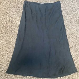 Chelsea & Violet black satin slip skirt w/flower design L